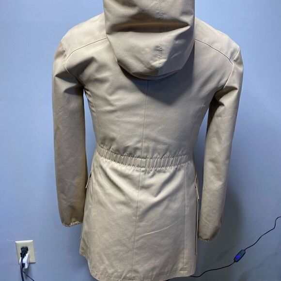 Vintage Etienne Aigner khaki trench coat with cinched waist hoodie and emblem - Picture 11 of 14